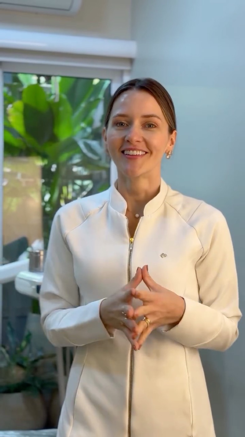 Dra. Gabi no consultório